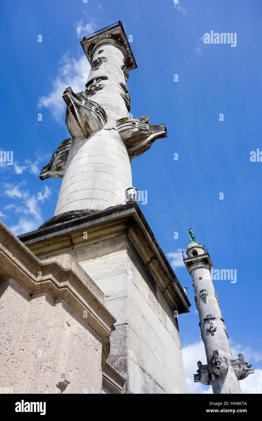 Las columnas rostrales en la Place des Quinconces, Burdeos, Gironde, Aquitania, Francia Foto de stock