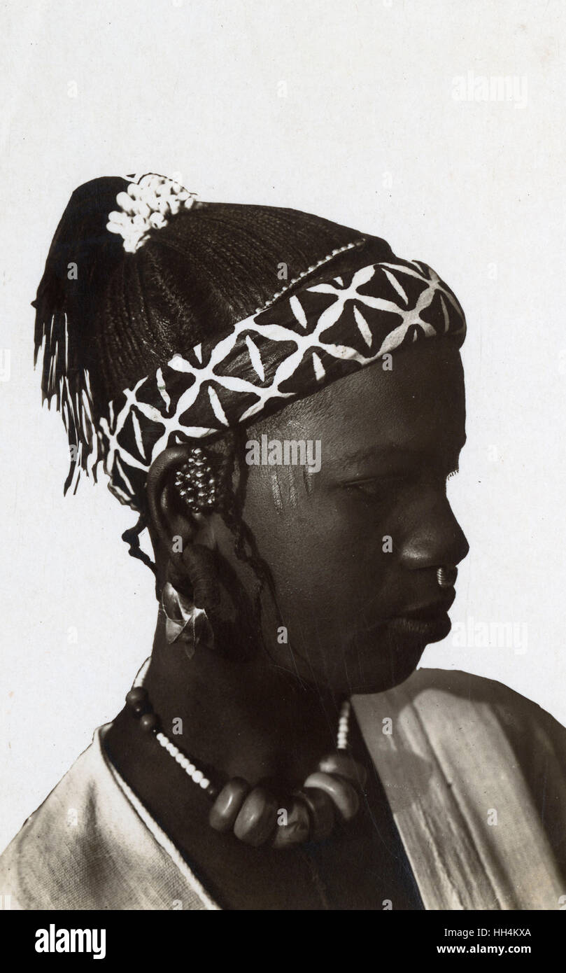 Una Fula (Toucouleurs) mujer de Bukina Faso (Alto Volta), un país sin litoral de África Occidental. Foto de stock