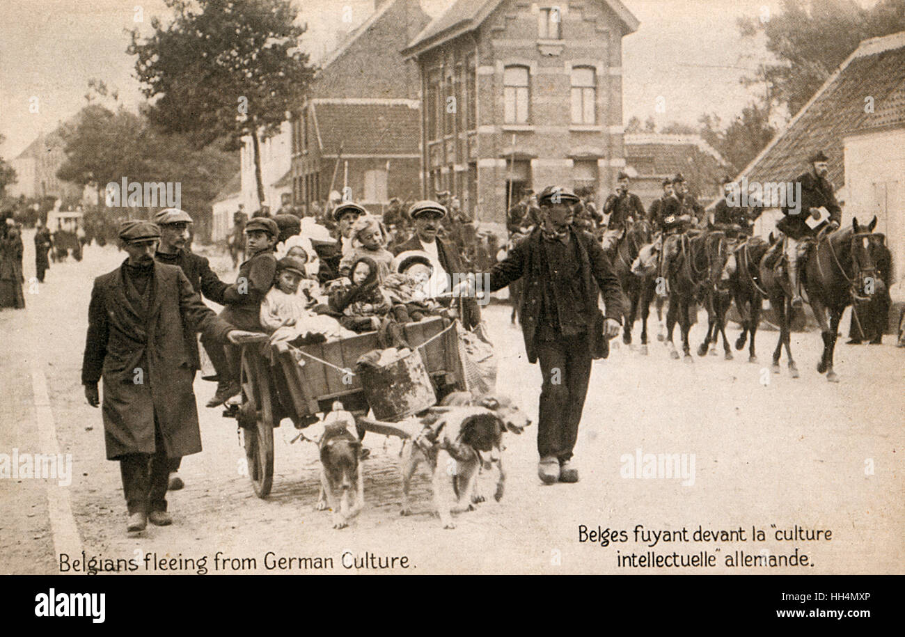 WW1 - Belga refugiados que huían del avance alemán - sarcásticamente mencionado aquí como "huyendo de la cultura Alemana' ! Foto de stock