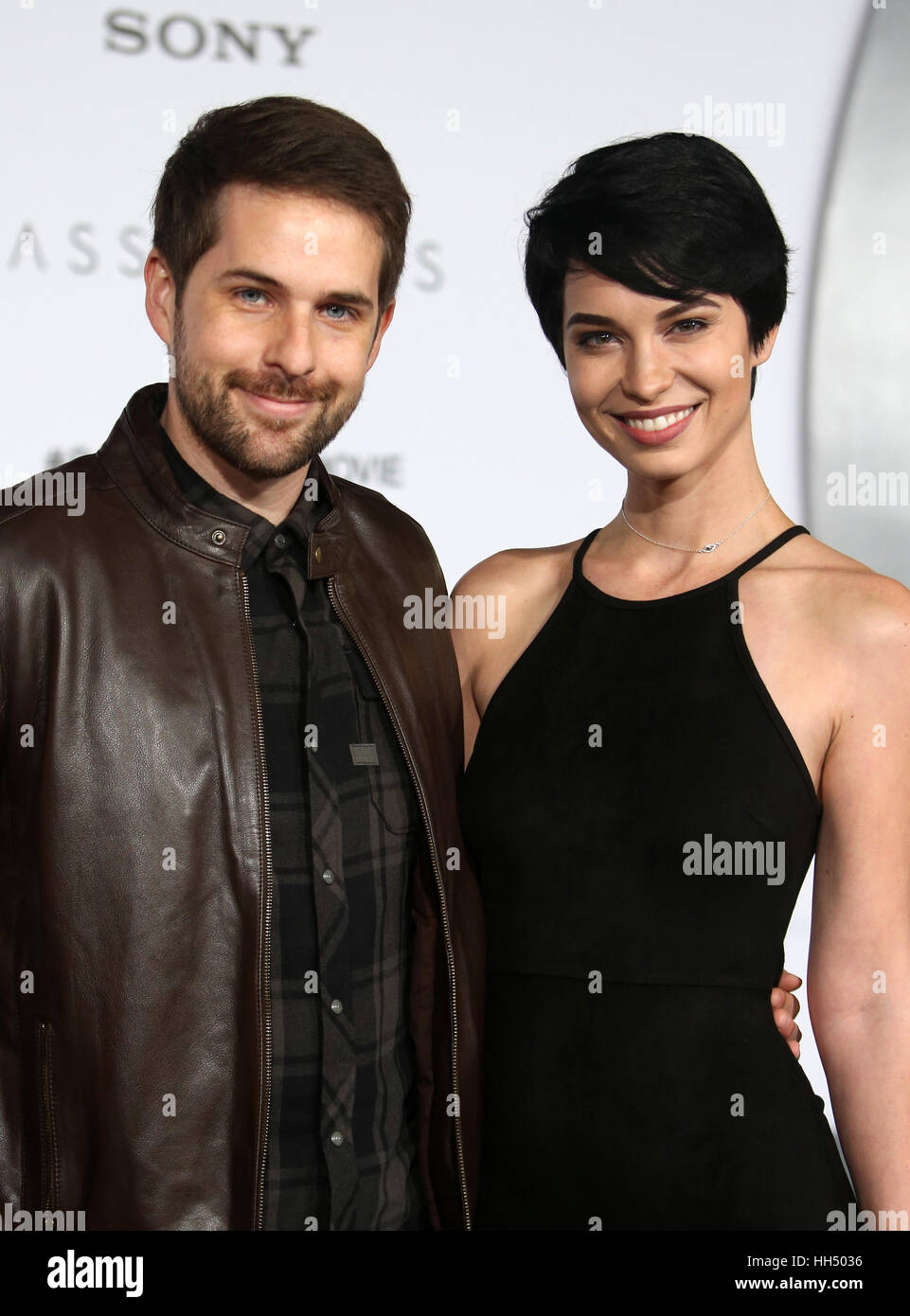 Estreno de Columbia Pictures "Pasajeros" que incluye Ian Hecox, Pamela