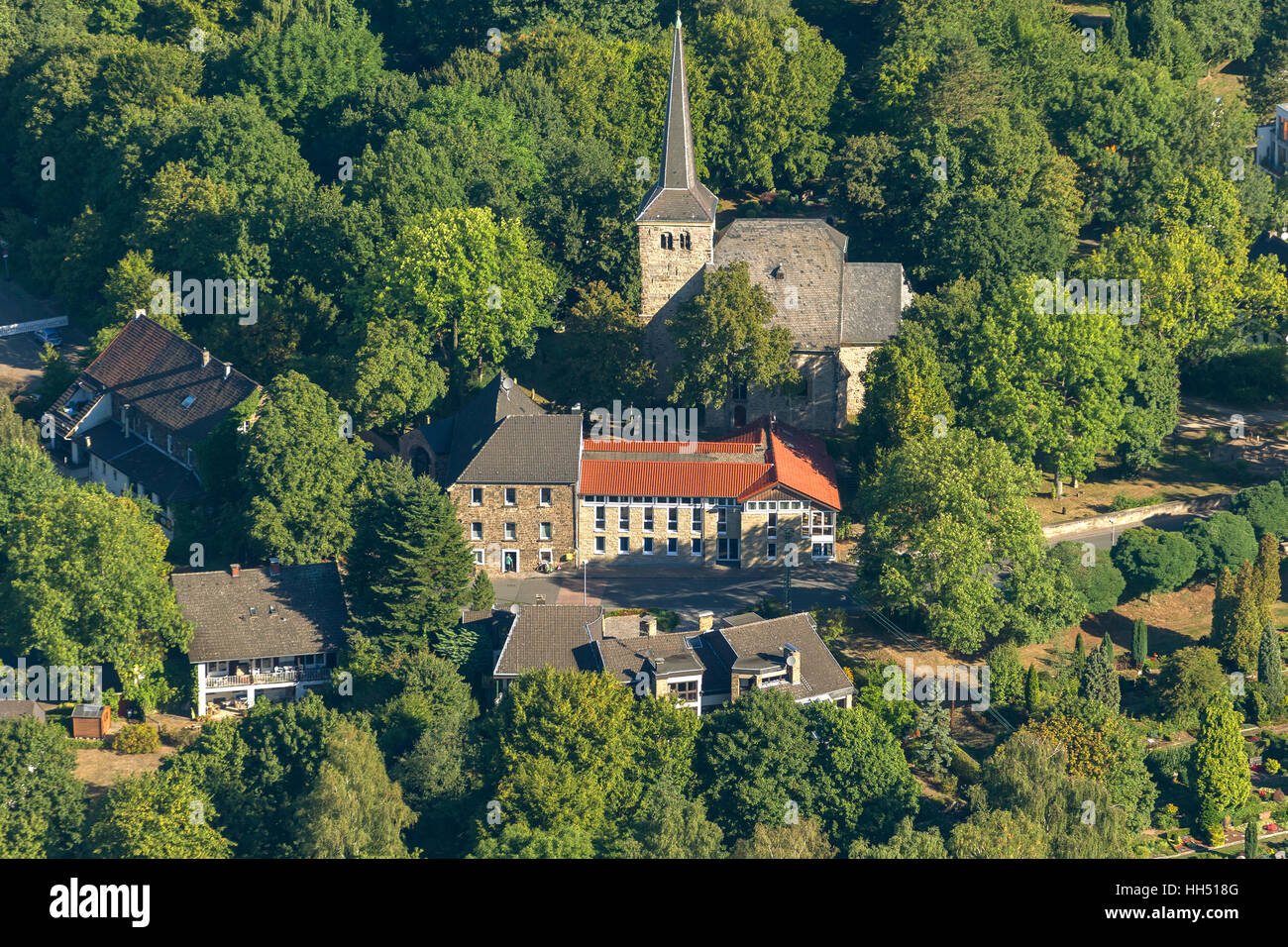La iglesia del pueblo Stiepeler, 1000 años, Bochum, área de Ruhr, Alemania, Europa, pájaro-ojos vista, fotografía aérea, fotografía aérea Foto de stock