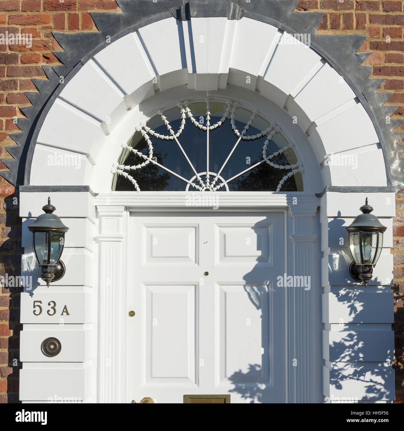 Puerta de Georgia, cerca de la Catedral de Salisbury, Wiltshire, Inglaterra, Reino Unido Foto de stock