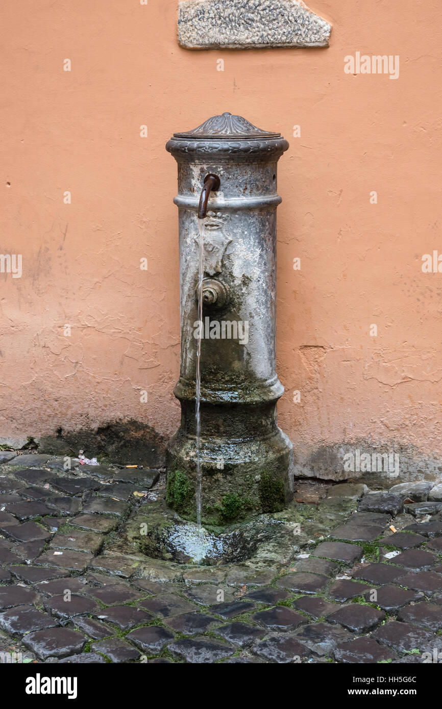 Fuente de agua del vintage  Fuentes de agua, Hacer fuentes de agua,  Piletas de agua