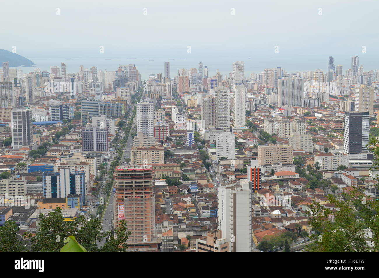 El horizonte de la ciudad de Santos, cerca de Sao Paulo, Brasil. Foto de stock