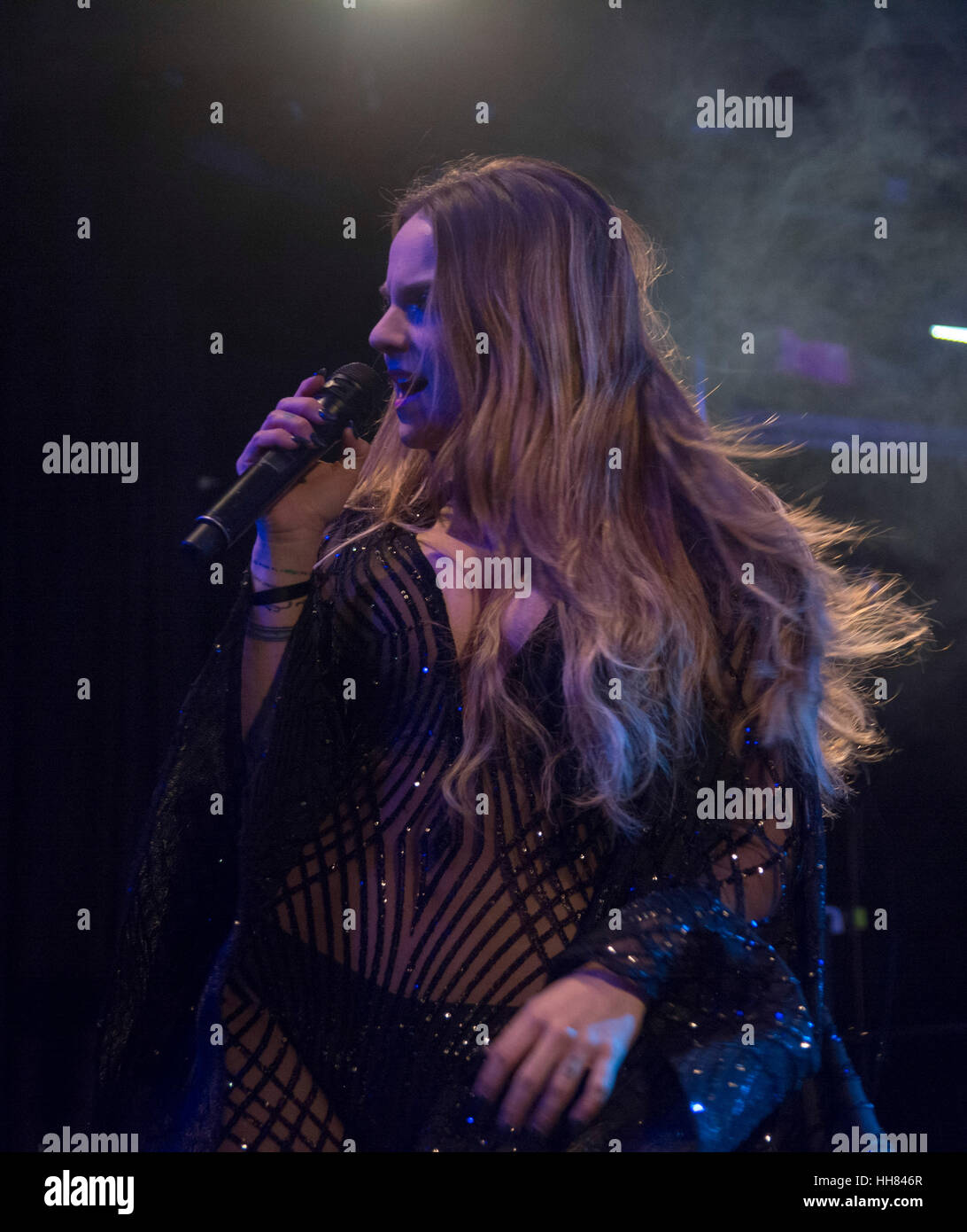 Londres, Reino Unido. 17 de enero de 2017. Cantante Jojo actúa en directo en un concierto en el KOKO club de música en Camden. Crédito de la foto: Acceso/Alamy Live News Foto de stock
