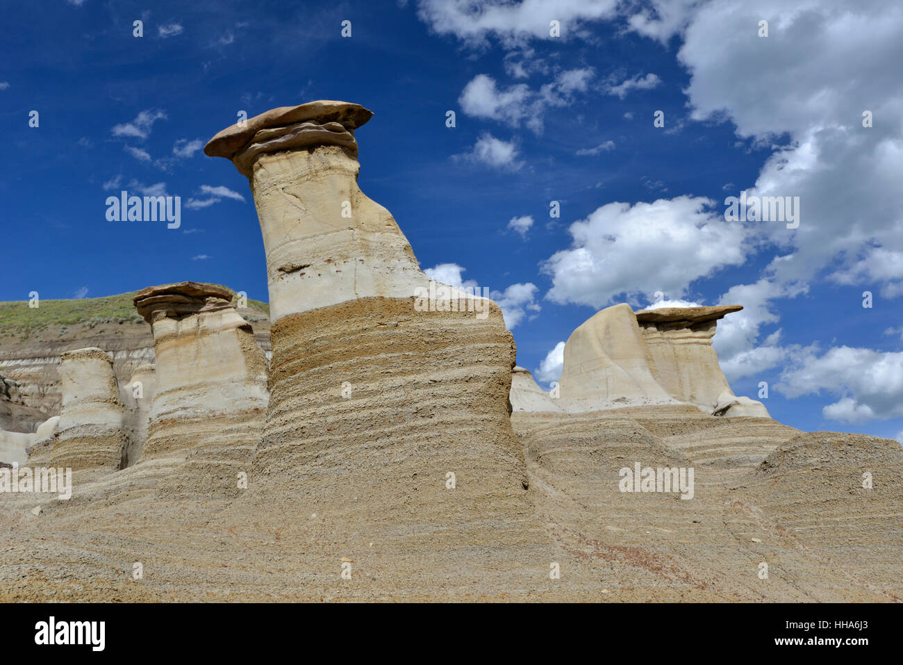 Las formaciones geológicas conocidas como "hoodoos"; el resultado de la erosión. Drumheller, Alberta, Canadá. Foto de stock