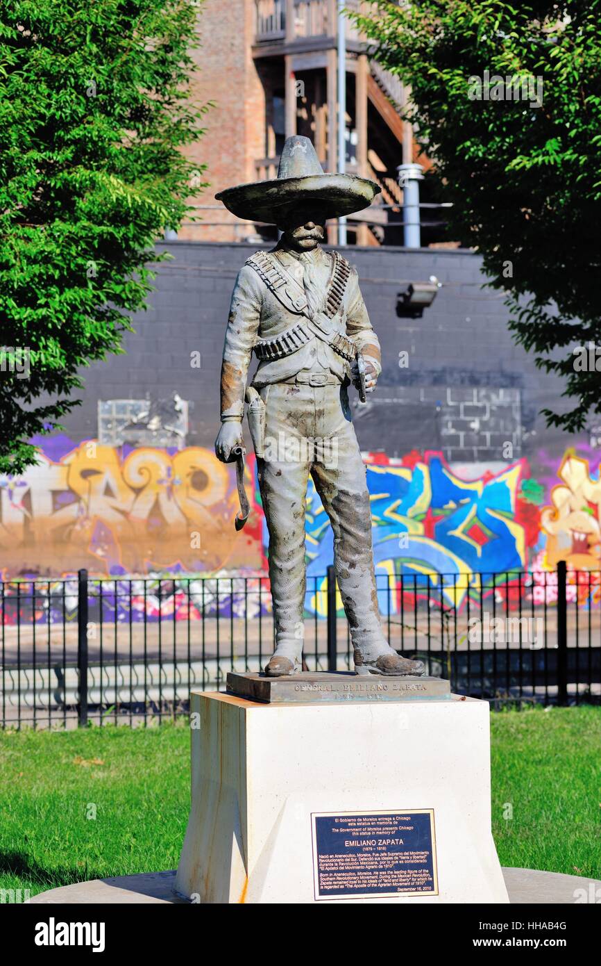 Estatua de Emiliano Zapata en un parque y la plaza adyacentes a Chicago's Benito  Juárez High School. Chicago, Illinois, Estados Unidos Fotografía de stock -  Alamy