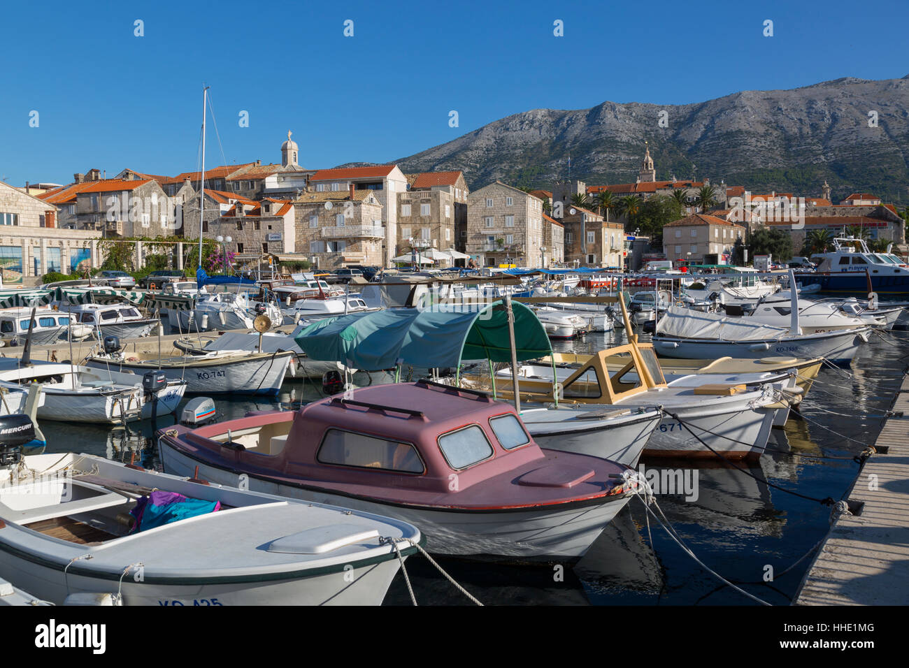 El puerto, la ciudad de Korcula Korcula, Dalmacia, Croacia Foto de stock