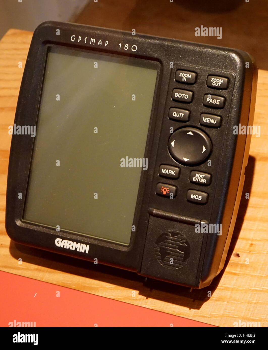 Dispositivo de navegación GPS marinos circa 1990. El Sistema de  Posicionamiento Global (GPS) es un sistema de navegación basado en el  espacio, que proporciona información sobre el lugar y la hora en