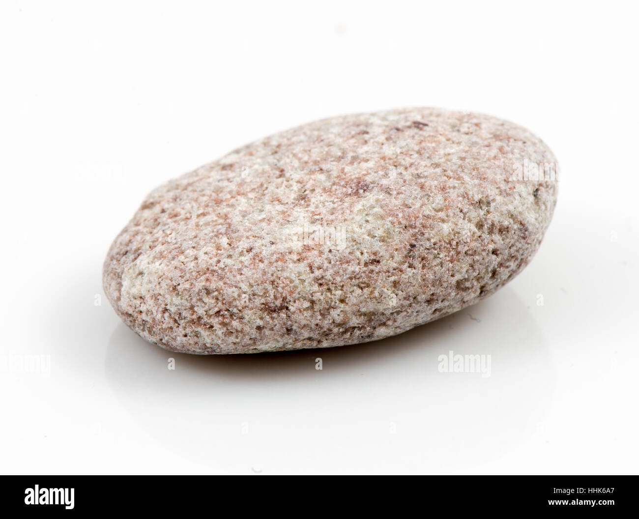 Sola piedra aislado sobre fondo blanco elemento geológico Fotografía de