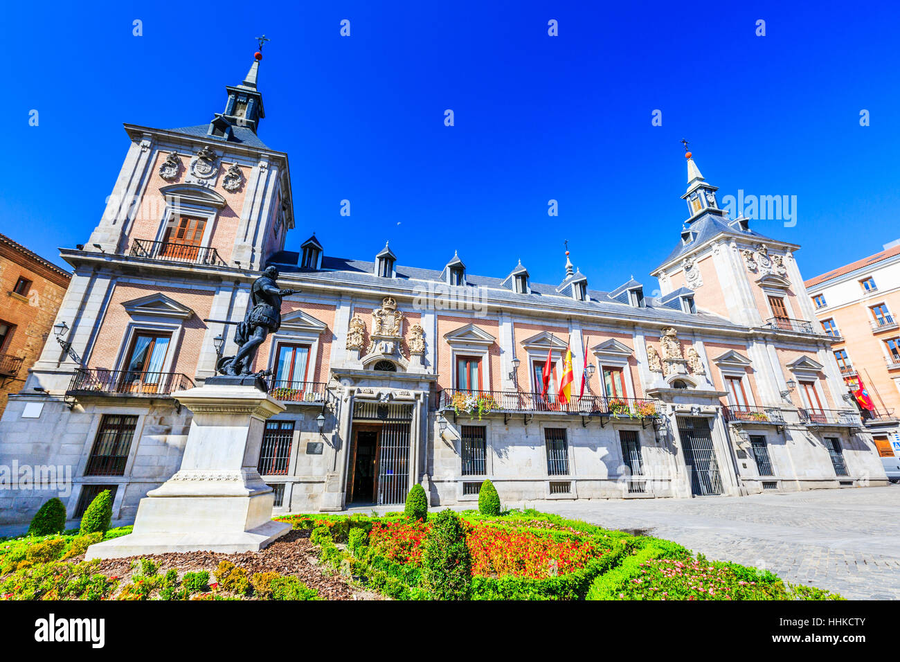Madrid, España. Plaza de la Villa, en el casco antiguo de la ciudad. Foto de stock