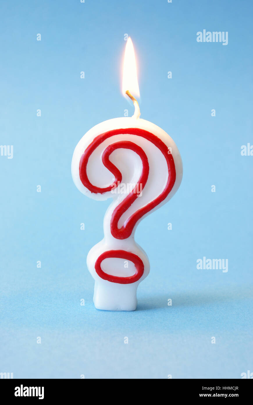 Question mark birthday candle fotografías e imágenes de alta resolución -  Alamy