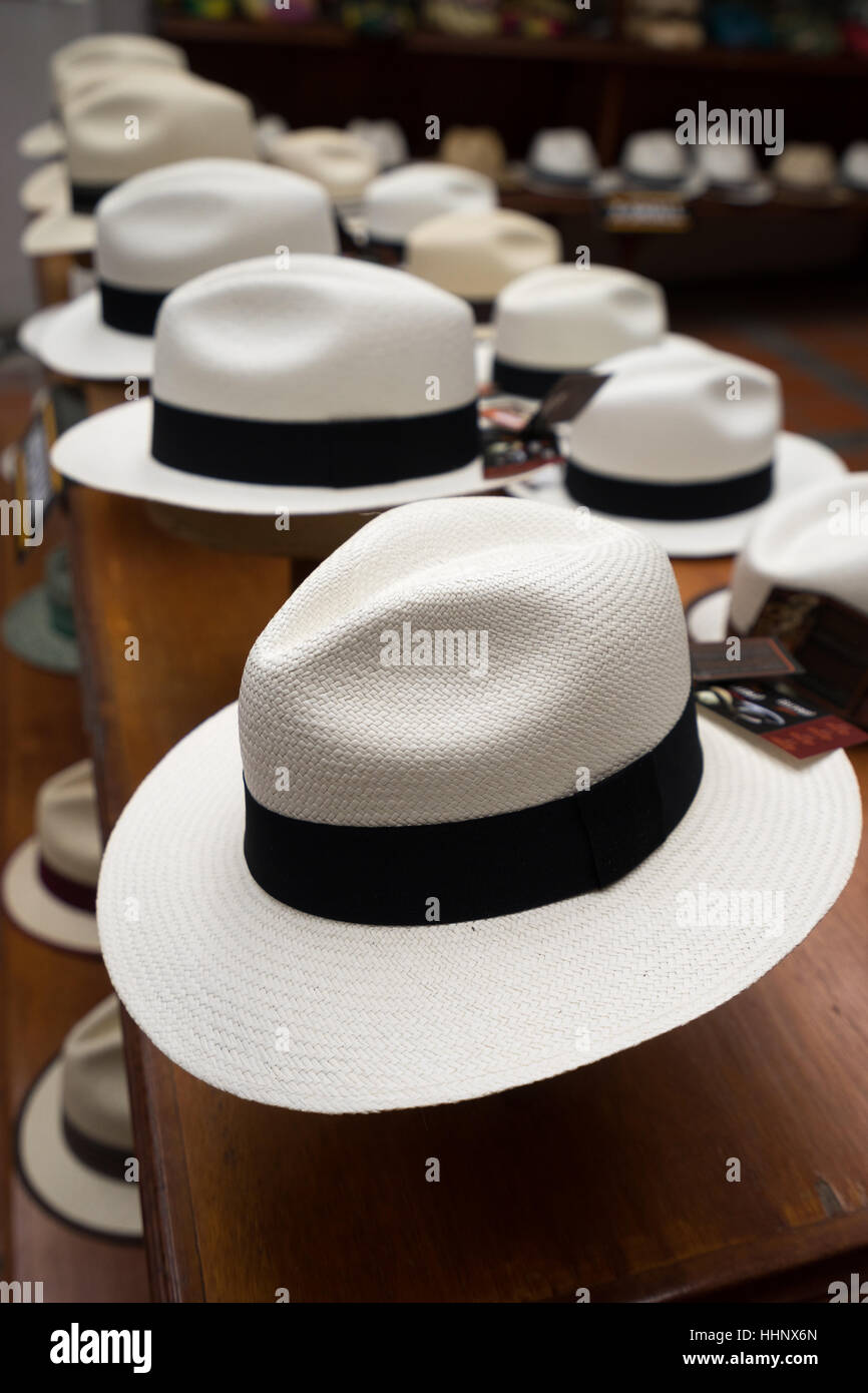 Julio 21, 2016 Cuenca, Ecuador: classic Panama Hats en exhibición en el  museo del sombrero de paja en el centro de la ciudad Fotografía de stock -  Alamy