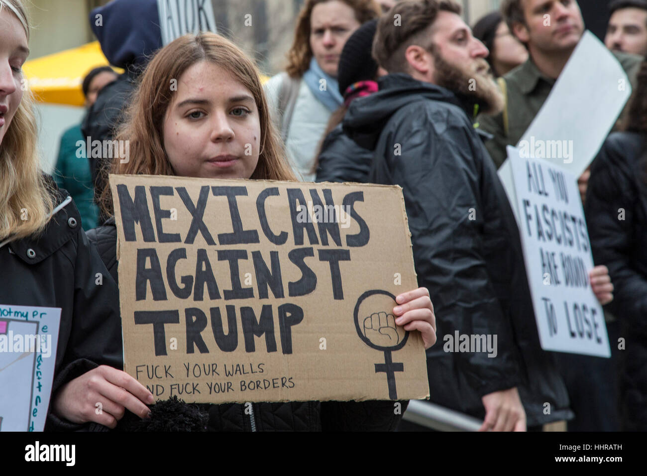 Washington, Estados Unidos. 20 de enero de 2017. Los manifestantes en la investidura del Presidente Donald Trump. Crédito: Jim West/Alamy Live News Foto de stock