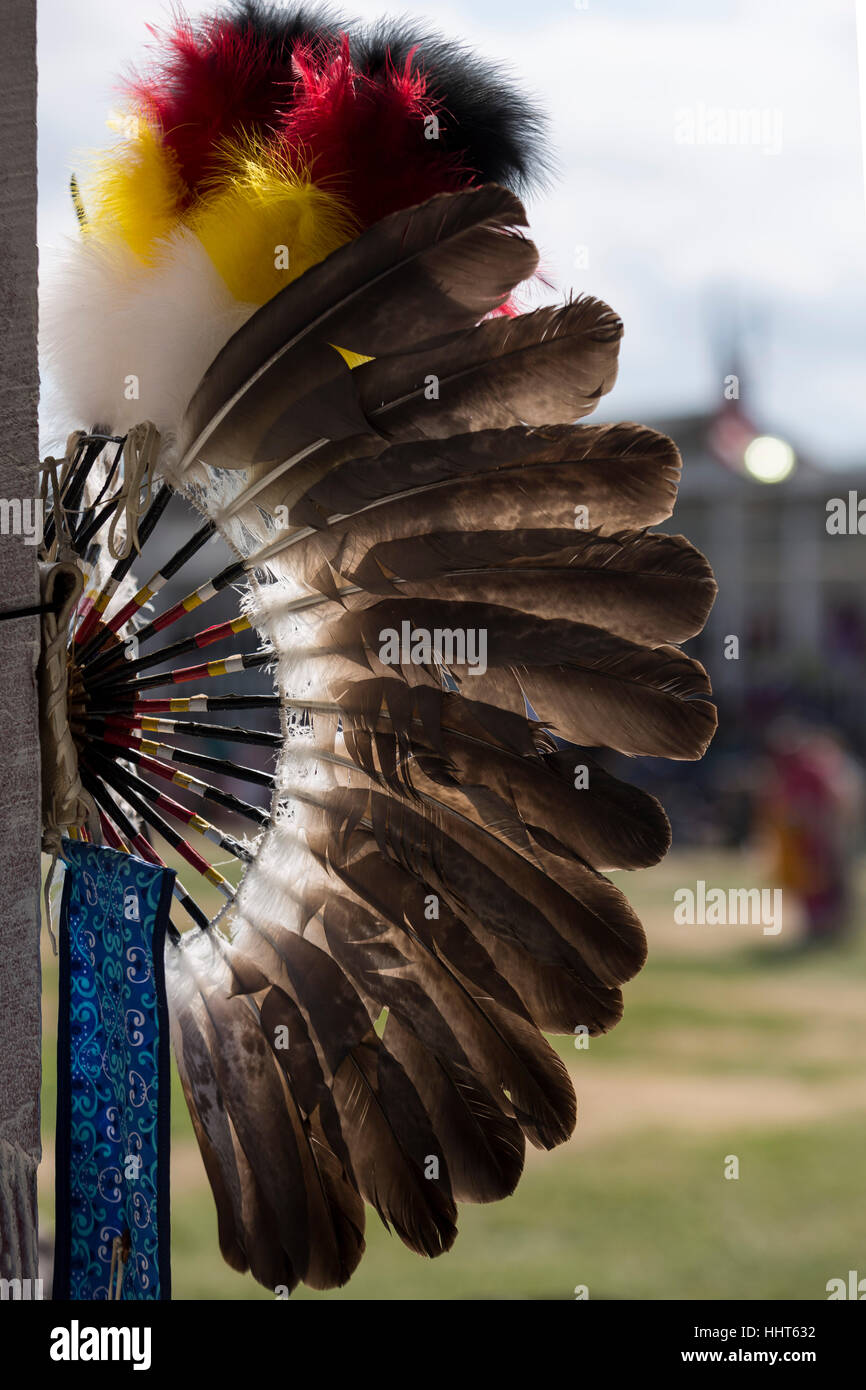 Bullicio de plumas. Feria de la tribu Cheyenne River Sioux, Rodeo y Pow Wow. Septiembre 4, 2016. Eagle Butte, Dakota del Sur, EE.UU. Foto de stock