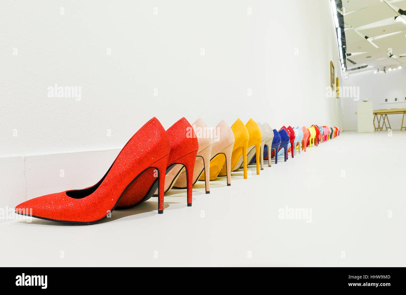Zapato, Zapatos Stiletto, Stilettos, zapatos de tacón alto, exposición de  arte en la galería del centro comercial Galeries Lafayette, París, Francia  Fotografía de stock - Alamy