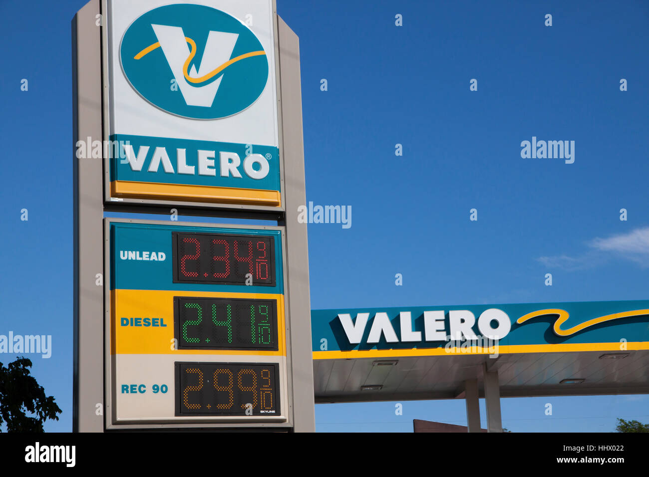 Valero Gasolinera mostrando los bajos precios del gas. Foto de stock