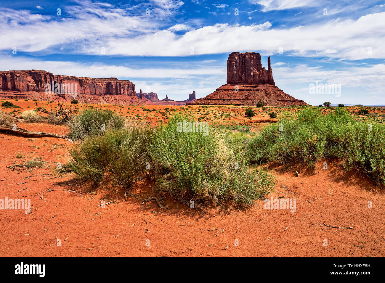 Monument Valley Navajo Tribal Park, Arizona, EE.UU. Paisaje del desierto suroeste Foto de stock