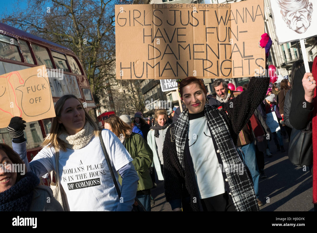 Londres, Reino Unido. 21 ene, 2017. Un estimado de 100.000 personas protestaron contra la elección de Donald Trump. Las mujeres de marzo, sin embargo, incluidos hombres y niños, estaba pidiendo la protección de sus derechos fundamentales, que se sentían amenazados por Trump's mysoginistic, homofóbicos, anti discapacidad Islamophic, antisemita y cambio climático negación pronunciamientos. Londres, 21 de enero de 2017. Crédito: Mike Abrahams/Alamy Live News Foto de stock