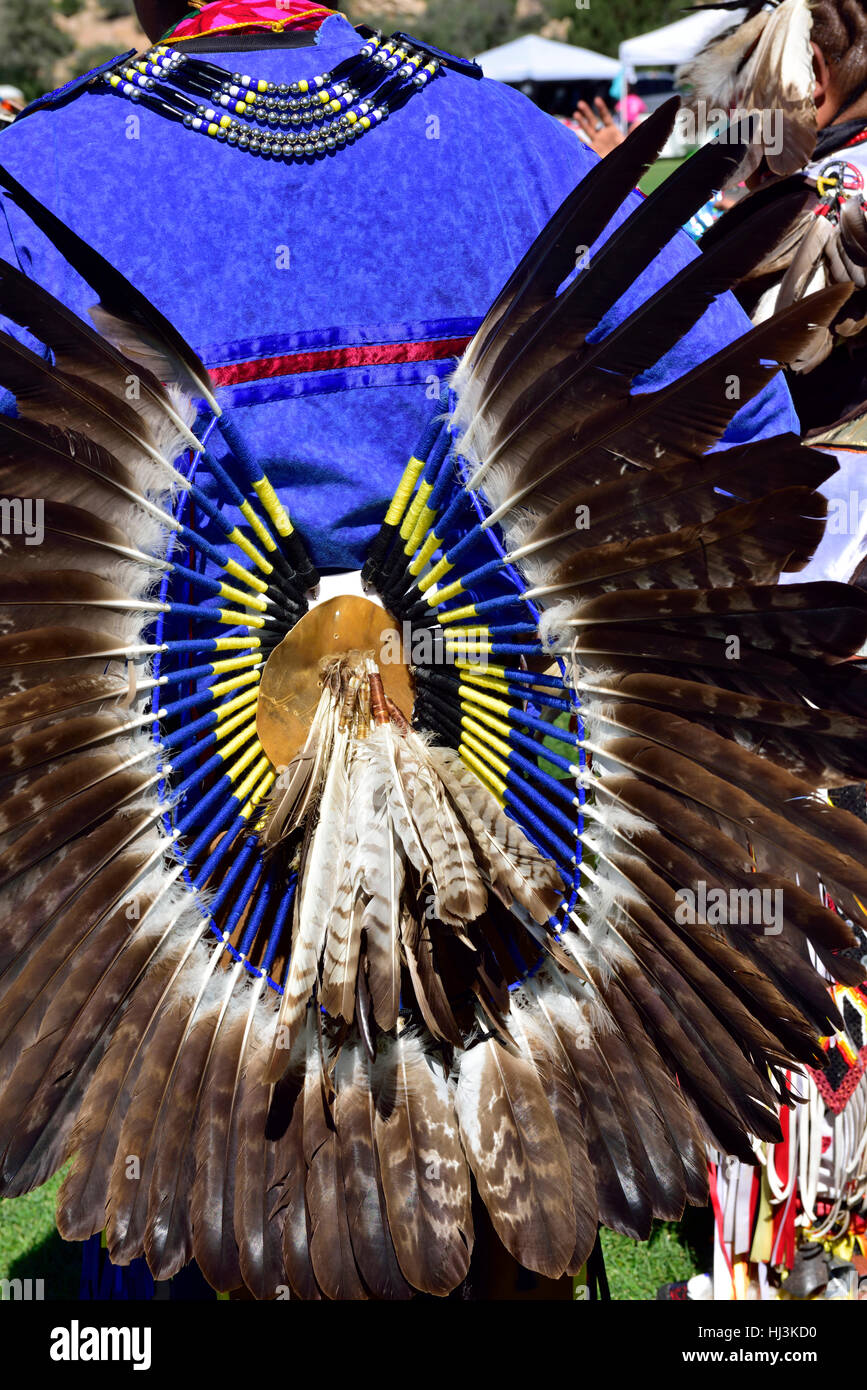 Traje tradicional nativo americano fotografías e imágenes de alta