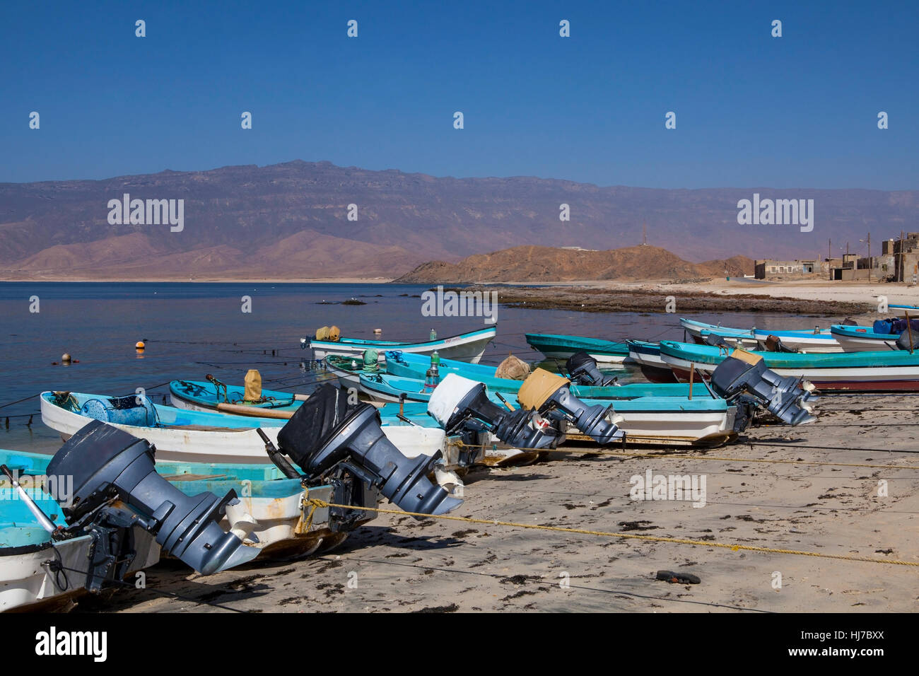 Las pequeñas embarcaciones pesqueras en Mirbat, Dhofar, Omán Foto de stock