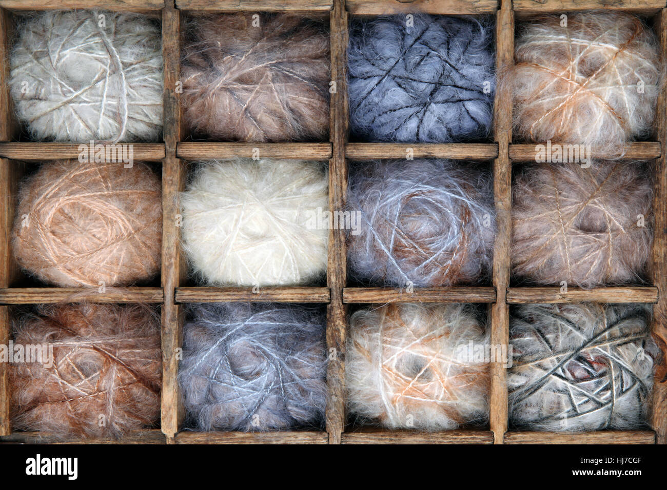 Imagen de la colorida colección de hilados de lana y mohair. Foto de stock