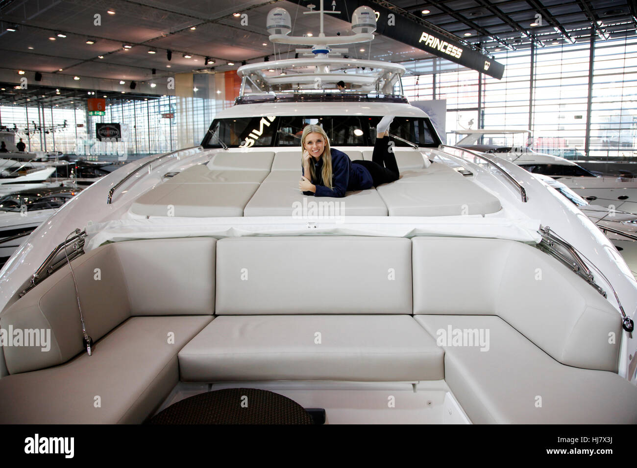 Boot Düsseldorf 2017 - Los mundos grandes yates y deportes acuáticos exposición. Star es la super yacht Princess 30M. Foto de stock