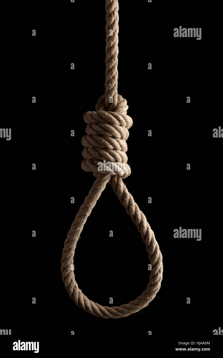 Lazo de cuerda con el nudo del ahorcado colgando delante de un fondo