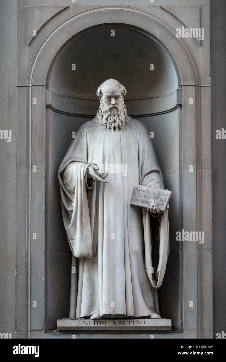 Florencia. Italia. Estatua de Guido de Arezzo (991/992 - después de ...