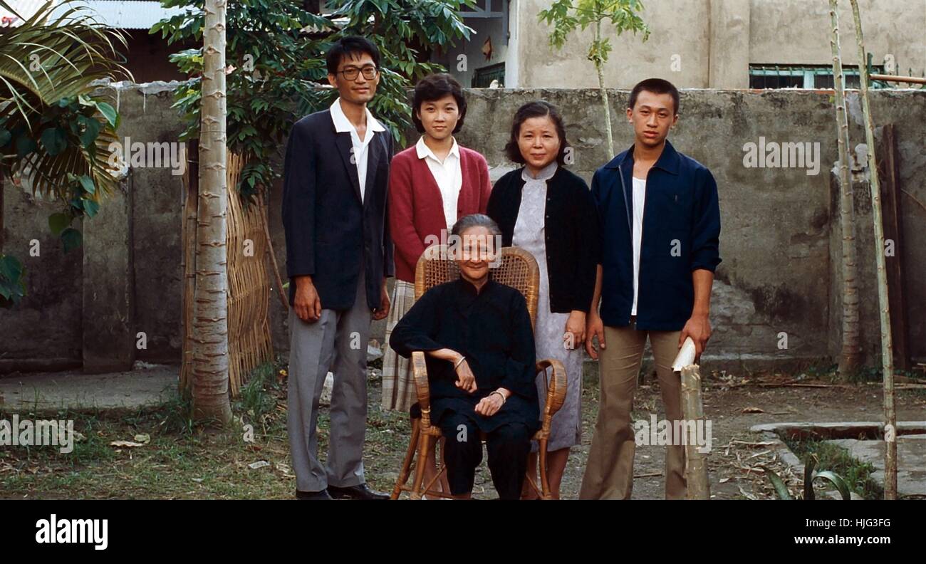 El Tiempo Para Vivir Y Tiempo Para Morir Tong Nien Wang Shi Ano 1985 Director Taiwan Hou Hsiao Hsien Ru Yun Tang Anshun Fotografia De Stock Alamy El Tiempo Para Vivir Y Tiempo Para Morir Tong Nien Wang Shi Ano 1985 Director Taiwan Hou Hsiao Hsien Ru Yun Tang Anshun Fotografia De Stock Alamy