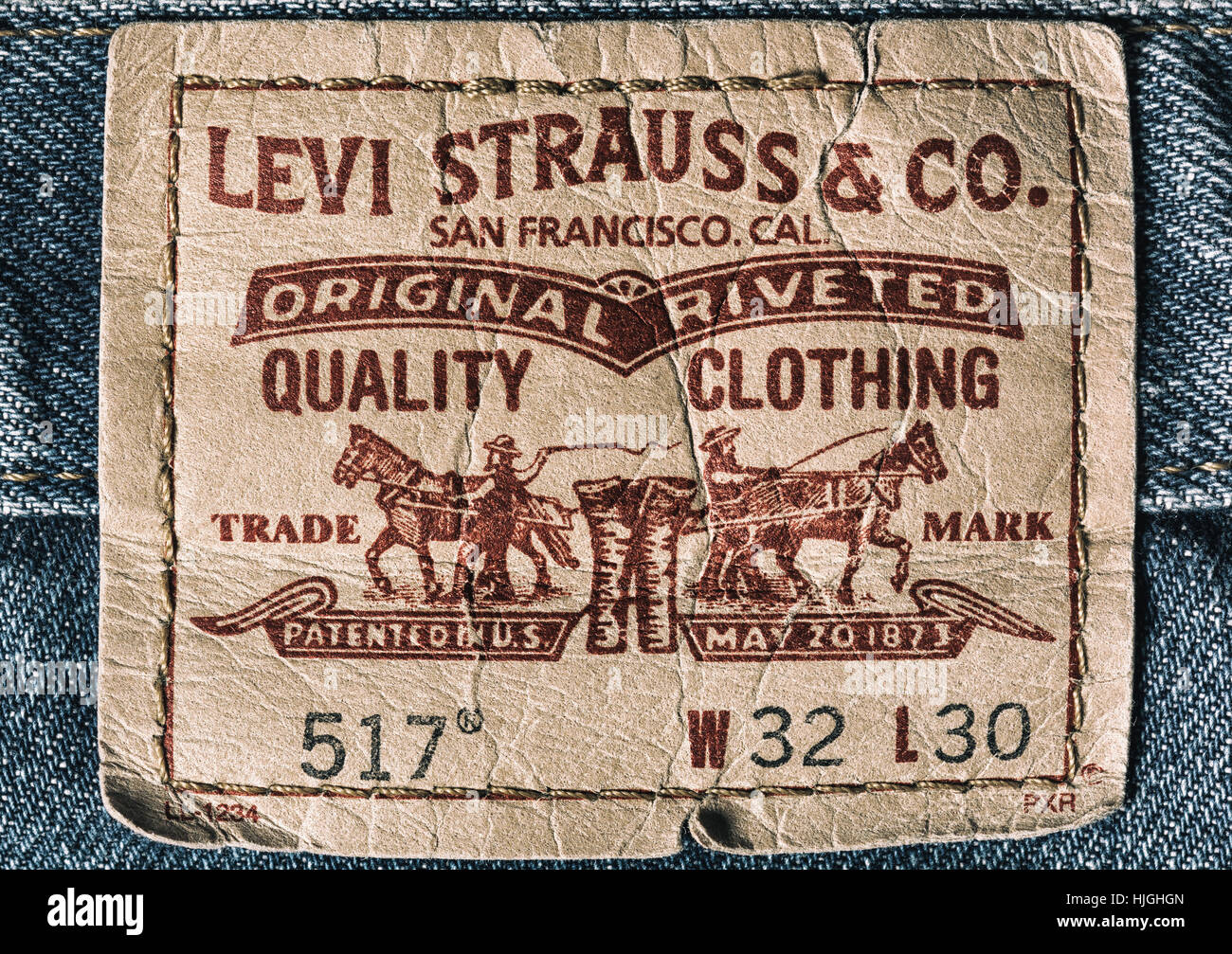 LEVI'S etiqueta de cuero en el blue jeans Fotografía de stock - Alamy