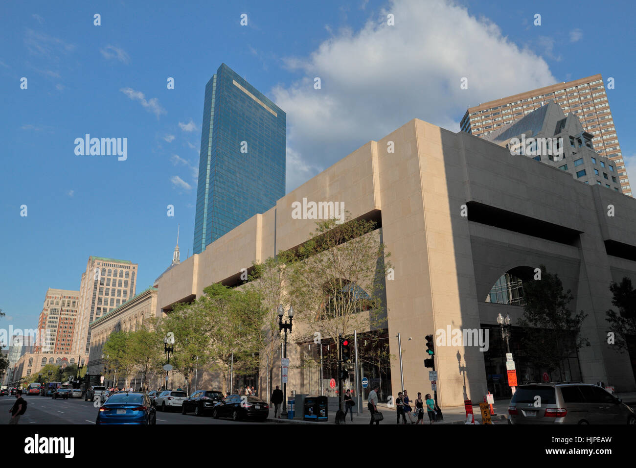 El edificio Johnson en la Biblioteca Pública de Boston (BPL), diseñada por Philip  Johnson, Boylston Street, Boston, Massachusetts, Estados Unidos Fotografía  de stock - Alamy