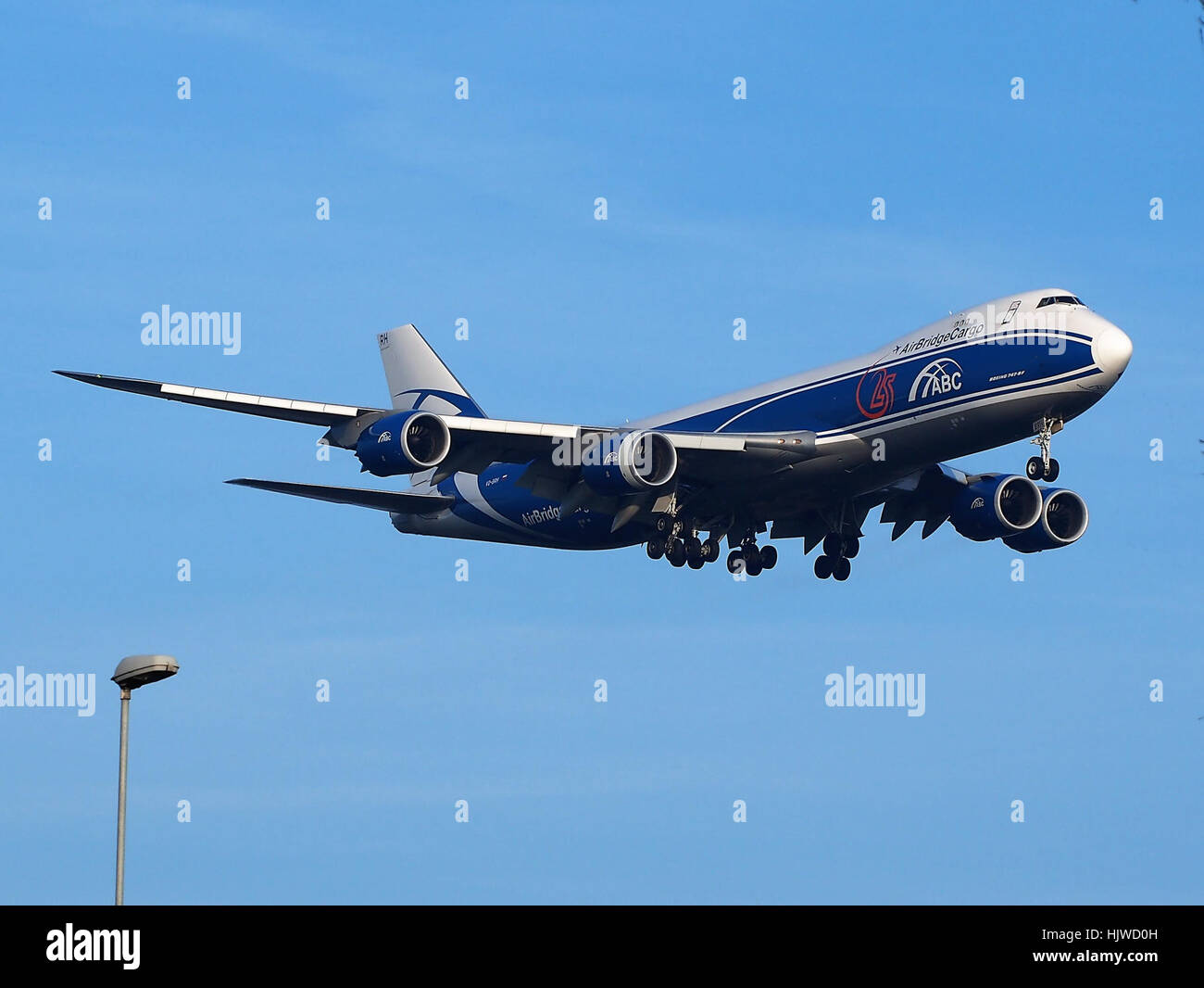 VQ-BRH AirBridgeCargo Airlines Boeing 747-8HVF aterrizar en el aeropuerto de Schiphol AMS EHAM pic2 Foto de stock