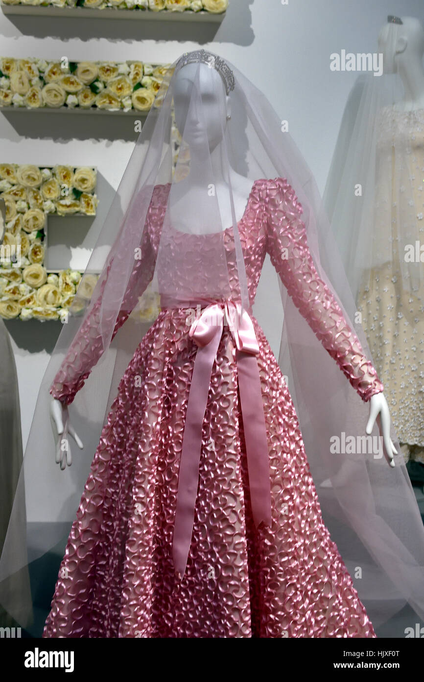 Vestido de novia 1992 Hubert Givenchy ( Couturier ), Francia Fotografía de stock - Alamy