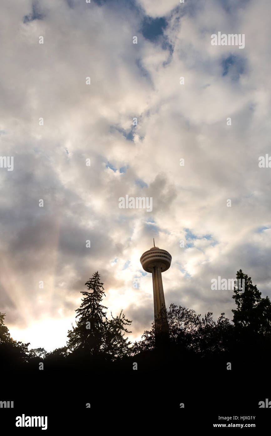 Silueta de famosos Observación Skylon Tower Foto de stock