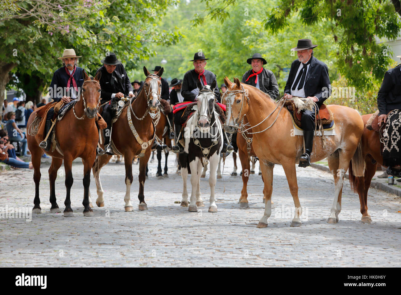 Desfile de gauchos en el día de la tradición, San Antonio de Areco, La Pampa, Argentina, Sudamérica Foto de stock