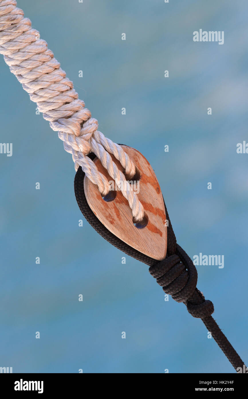 Poleas de cuerda fotografías e imágenes de alta resolución - Alamy