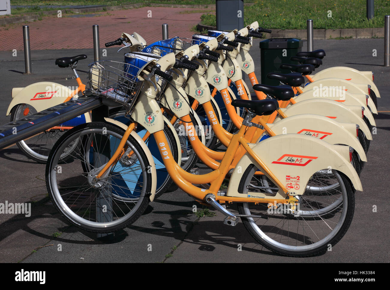 Ciudad de Milán, Italia, Alquiler de bicicletas, Bike compartir Fotografía  de stock - Alamy