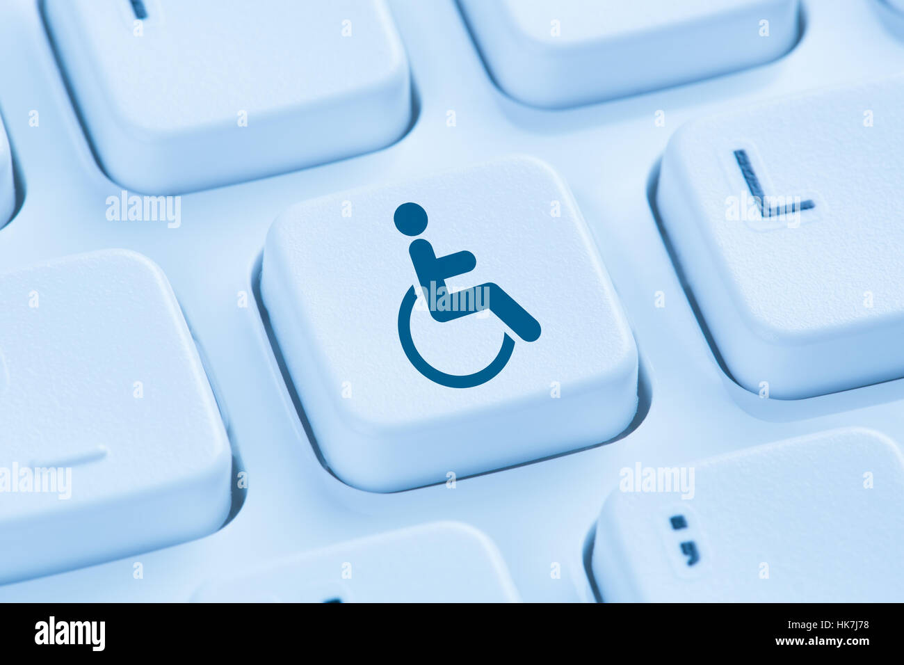 Accesibilidad web sitio de internet online ordenador para personas con discapacidad símbolo teclado azul Foto de stock
