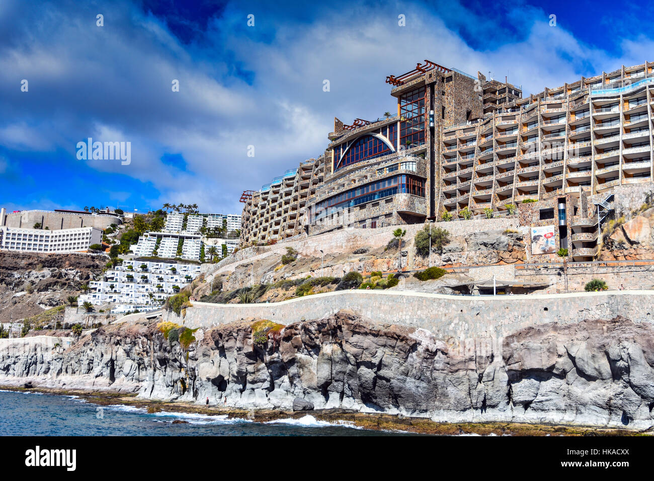 El impresionante Gloria Palace Amadores Thalasso Hotel sobre los  acantilados, Puerto Rico, Gran Canaria Fotografía de stock - Alamy