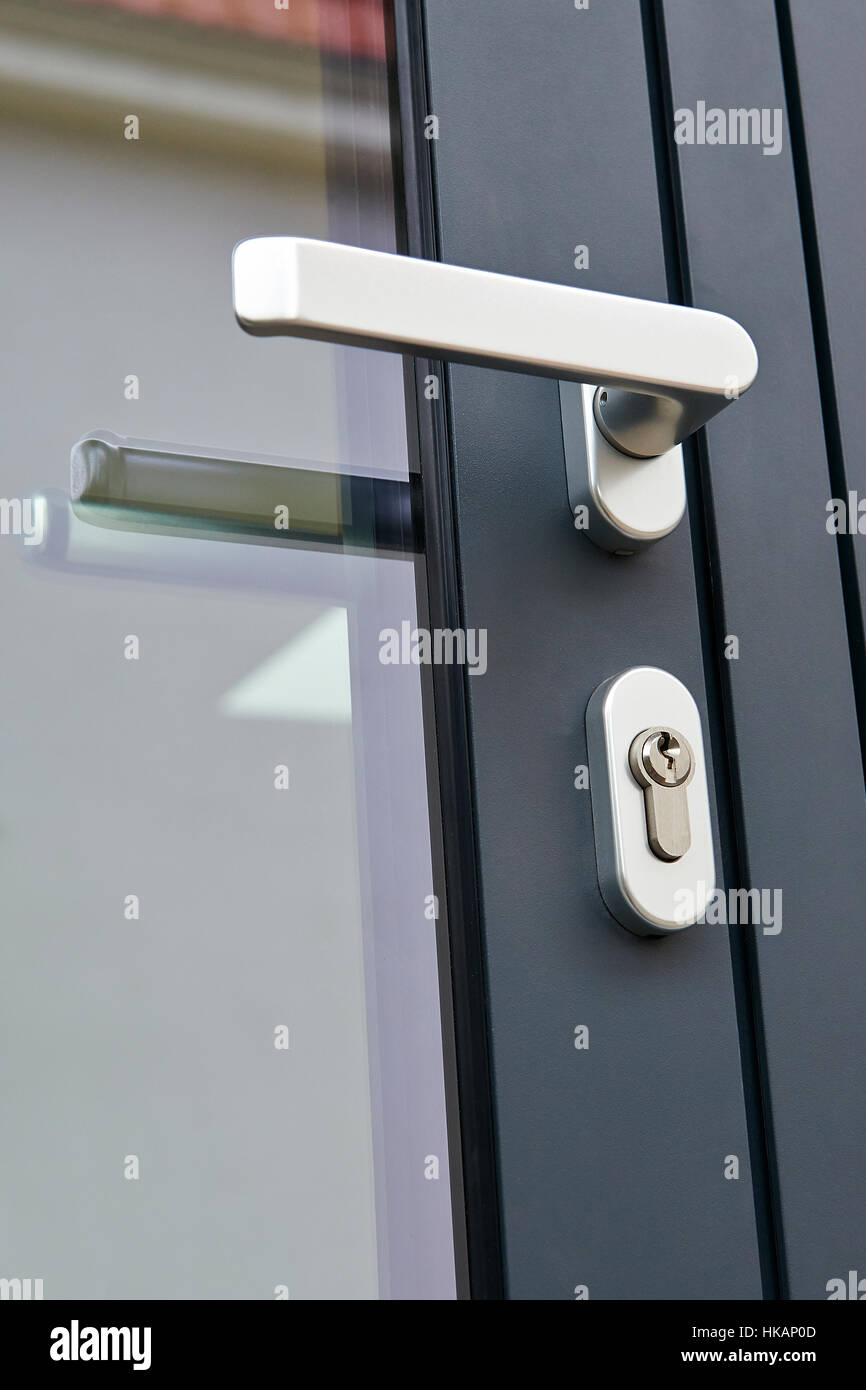 La cerradura de la puerta exterior Fotografía de stock - Alamy