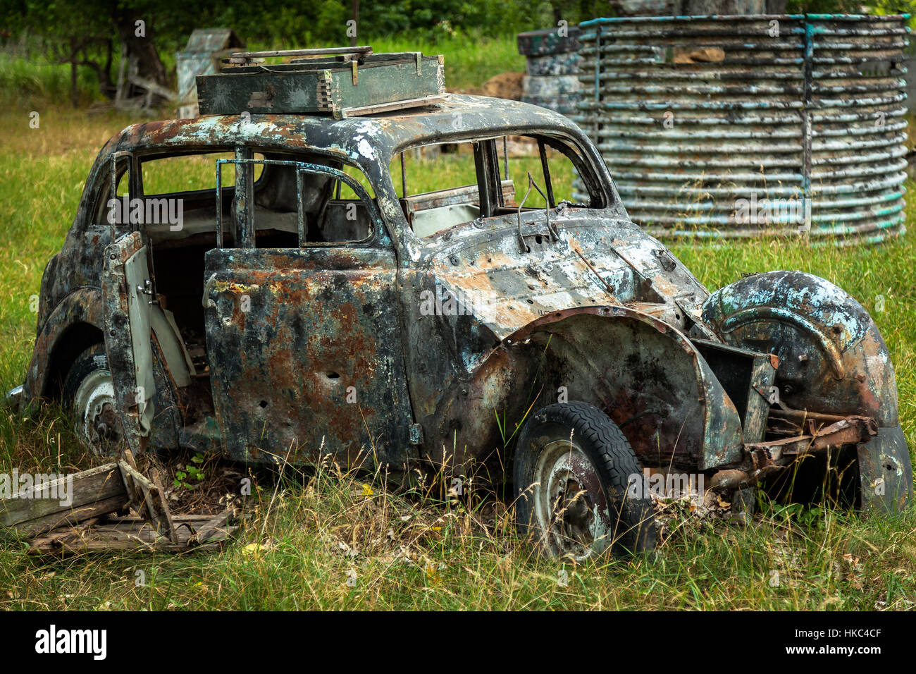 Viejos autos chocados fotografías e imágenes de alta resolución - Alamy