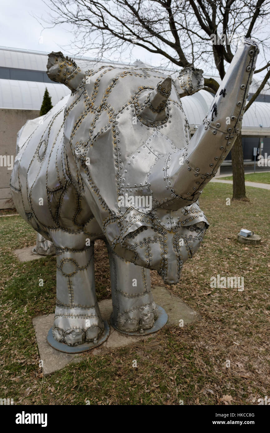 Escultura de aluminio fotografías e imágenes de alta resolución - Alamy