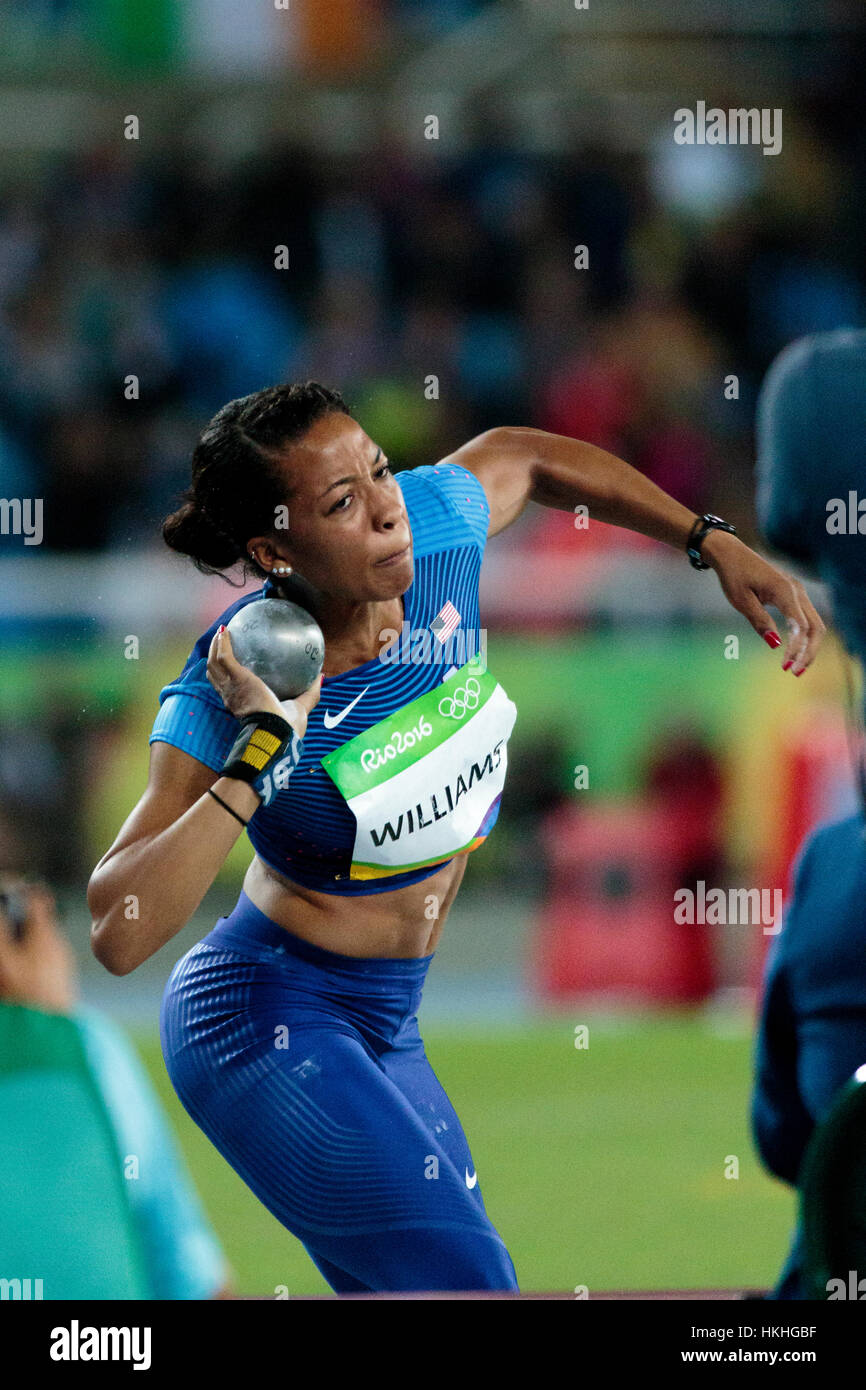 Río de Janeiro, Brasil. 12 de agosto de 2016. Atletismo, Kendell Williams (USA) compitiendo en el Heptathlon de mujeres shot ponga en los Olímpicos de Verano de 2016 Gam Foto de stock