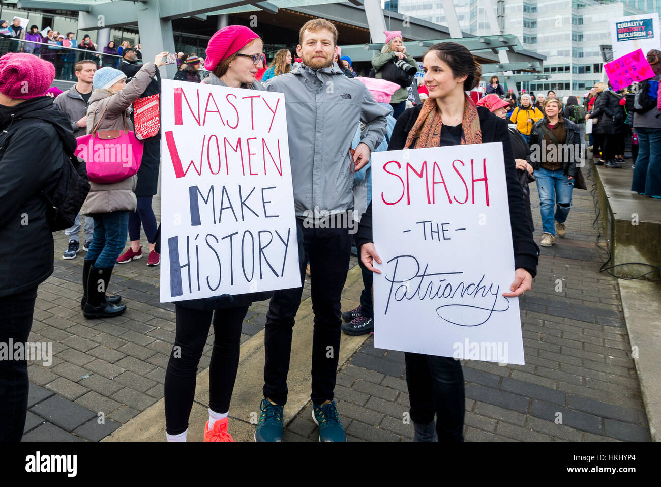La mujer de Vancouver marzo contra Trump, Jack Poole Plaza, Vancouver, British Columbia, Canadá. Foto de stock