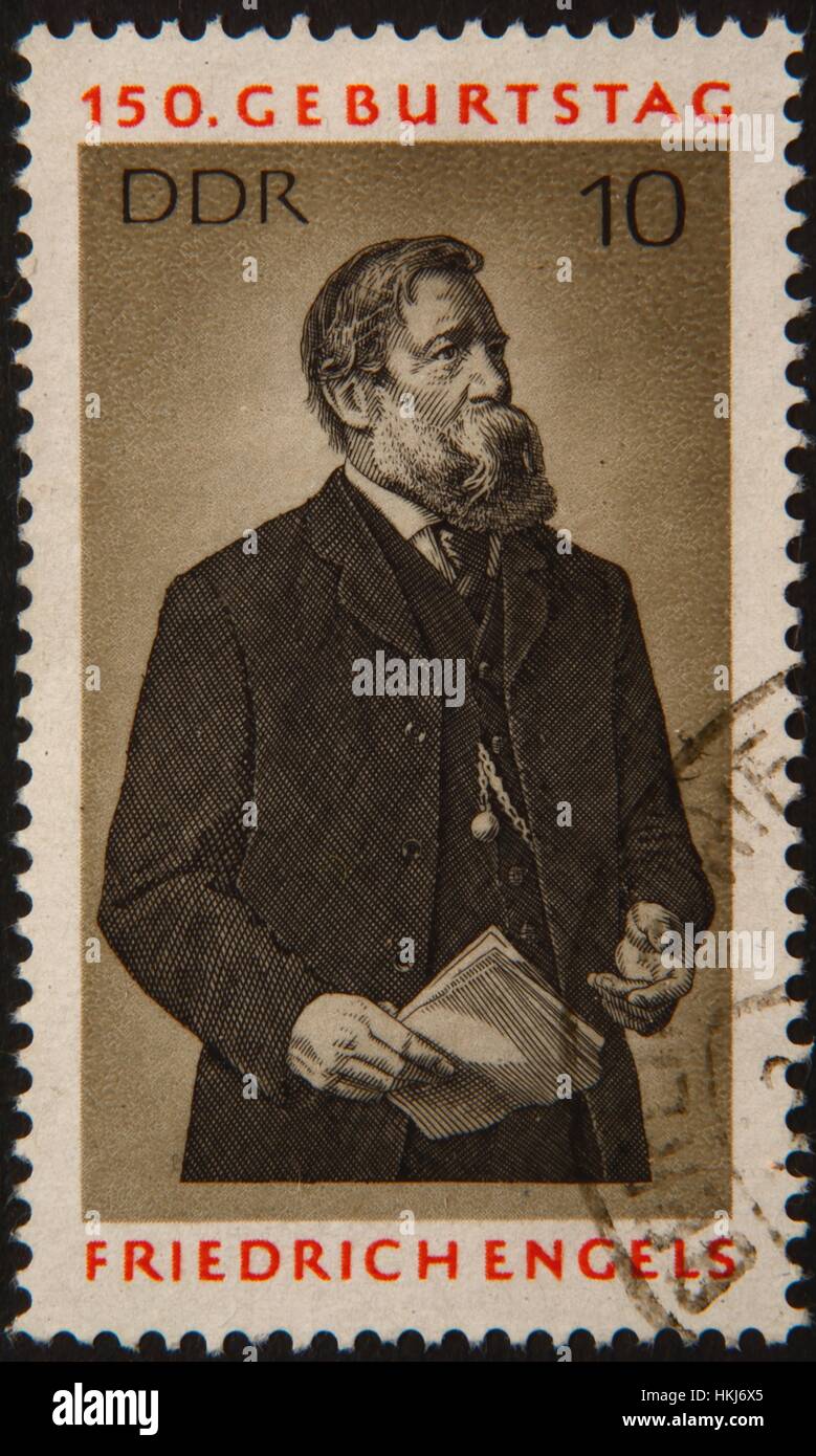 Sello alemán, RDA, retrato de filósofo Friedrich Engels Foto de stock