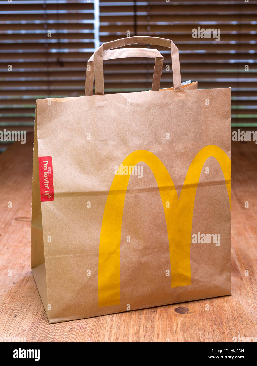 McDonald's comida rápida en una bolsa de papel Fotografía de stock - Alamy