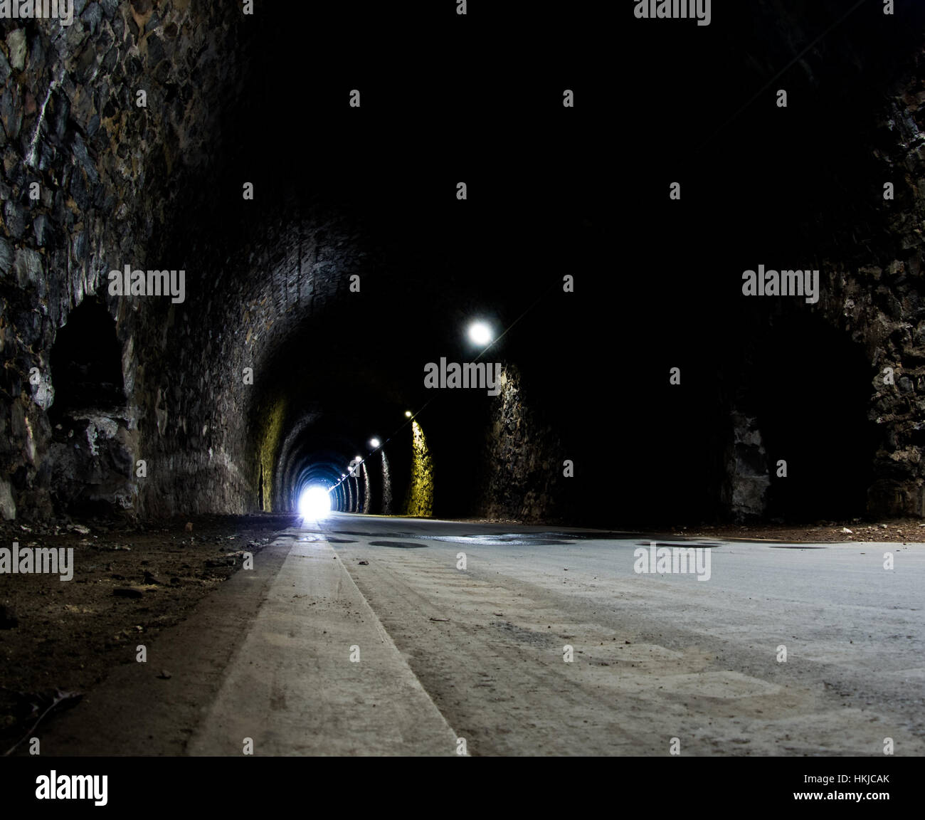 La luz al final del túnel Foto de stock