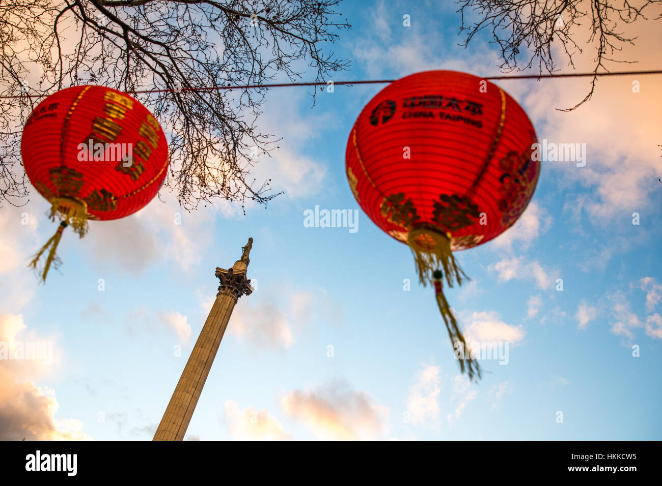 Londres, Reino Unido. 28 ene, 2017. Trafalgar Square está listo para el nuevo año chino del Gallo celebraciones. Crédito: carolmoir/Alamy Live News Foto de stock