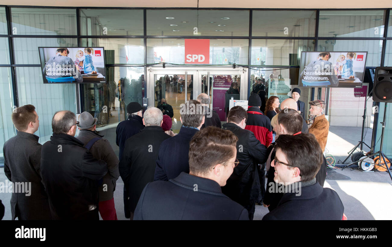 Berlín, Alemania. 29 ene, 2017. Los partidarios de la SPD stand dentro de la sede del partido en Berlín, Alemania, el 29 de enero de 2017. Foto: Kay Nietfeld/dpa/Alamy Live News Foto de stock